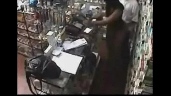 XXX Real ! Employee getting a Blowjob Behind the Counter ٹاپ کلپس
