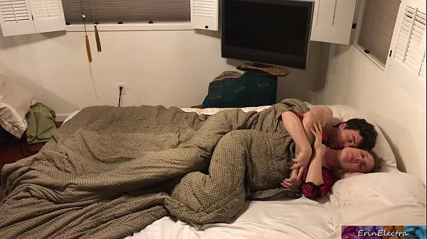 XXX Stiefmutter teilt Bett mit StiefsohnTop-Clips