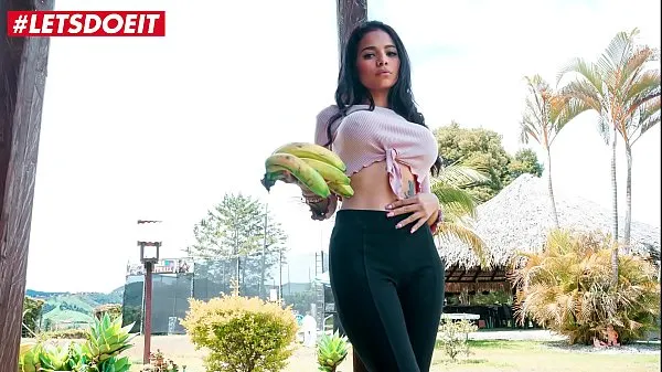 XXX Latina Teen Babe shows what she does after work najlepších klipov