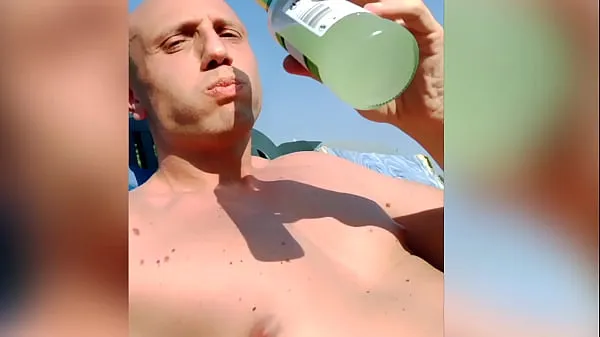 XXX Relax in the pool with Captain Eric top Clips