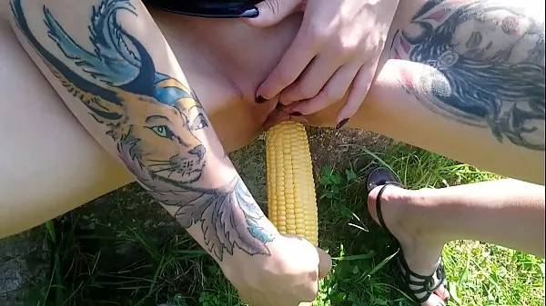 XXX Lucy Ravenblood fucking pussy with corn in public คลิปยอดนิยม