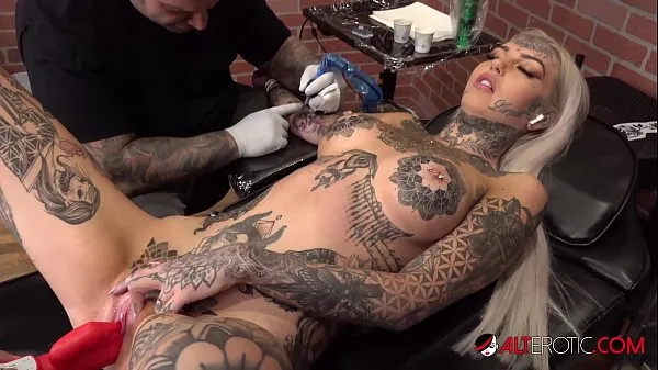 XXX Amber Luke masturbates while getting tattooed top Clips