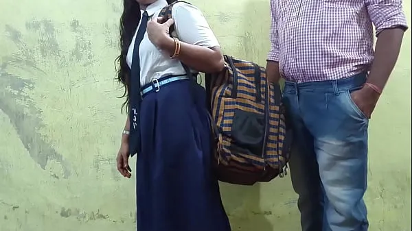XXX Une étudiante indienne s'est mal comportée avec son professeur Mumbai Ashu meilleurs clips