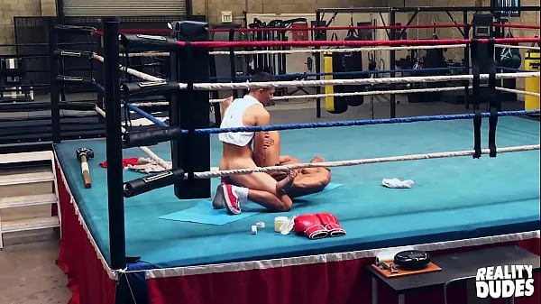 Najbolj priljubljeni posnetki XXX Draven Navarro) Practice His Boxing Skill While (Alex Rim) Fantasizes About His Masculine Body - Reality Dudes