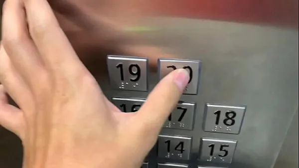 XXX Sex in public, in the elevator with a stranger and they catch us najlepsze klipy